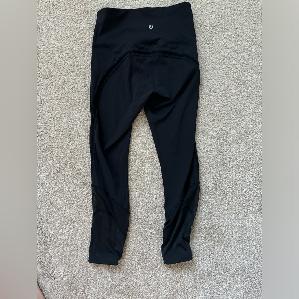 LULU LEMON SIZE 4 MESH CROPPED LEGGINGS BLACK